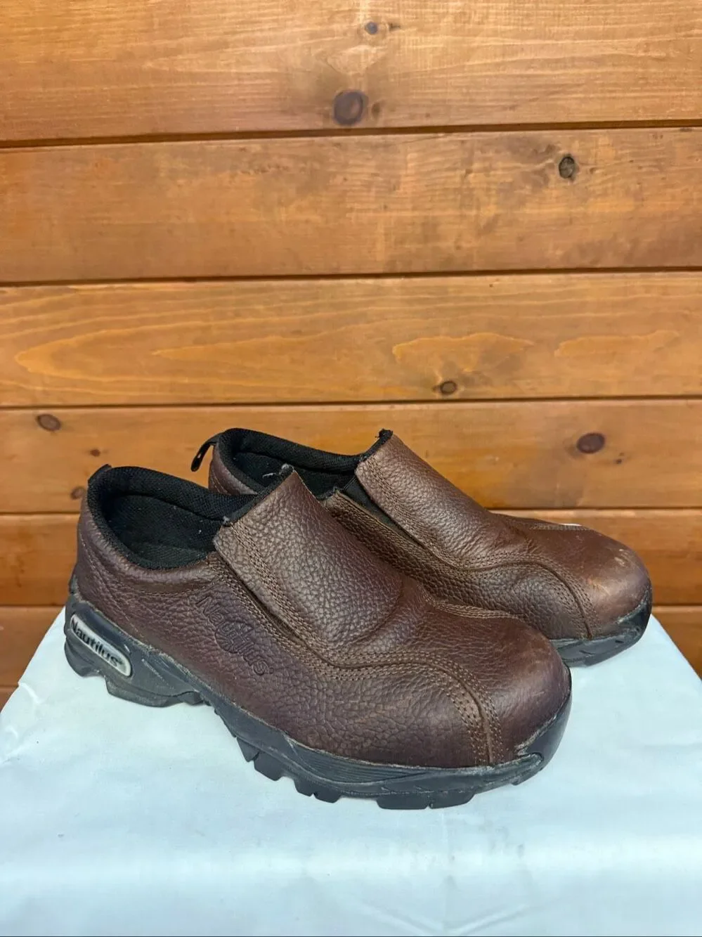 Nautilus women's brown, full-grain water-resistant leather slip-on work shoe Sz